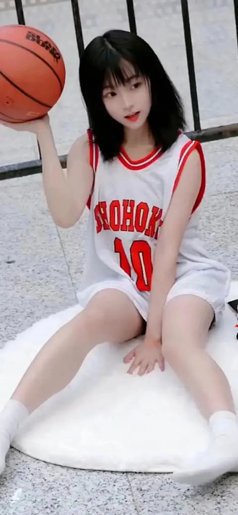 水晶宫隐喻揭秘：明星光环下的真实写照